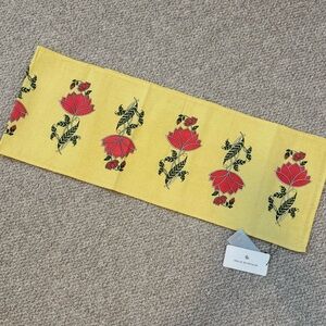 NWT House of Pataudi Floral Table Runner